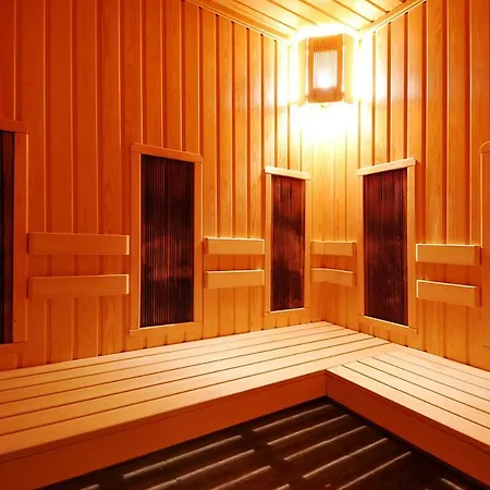 Helios מלון וארנה